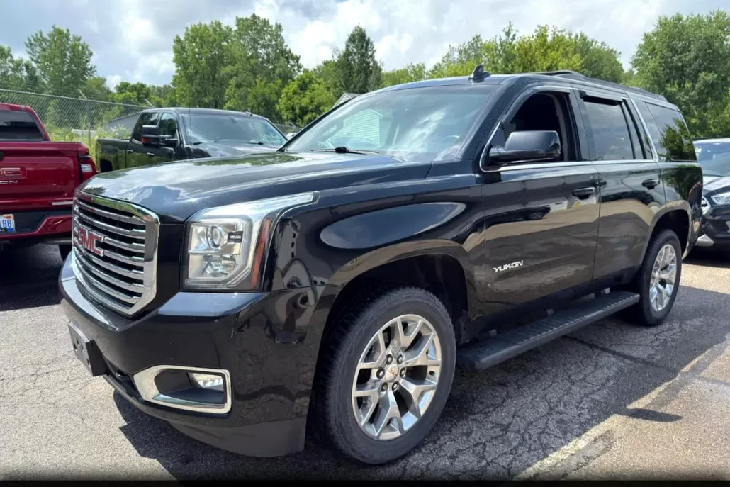 2017 Gmc Yukon SLE photo 1
