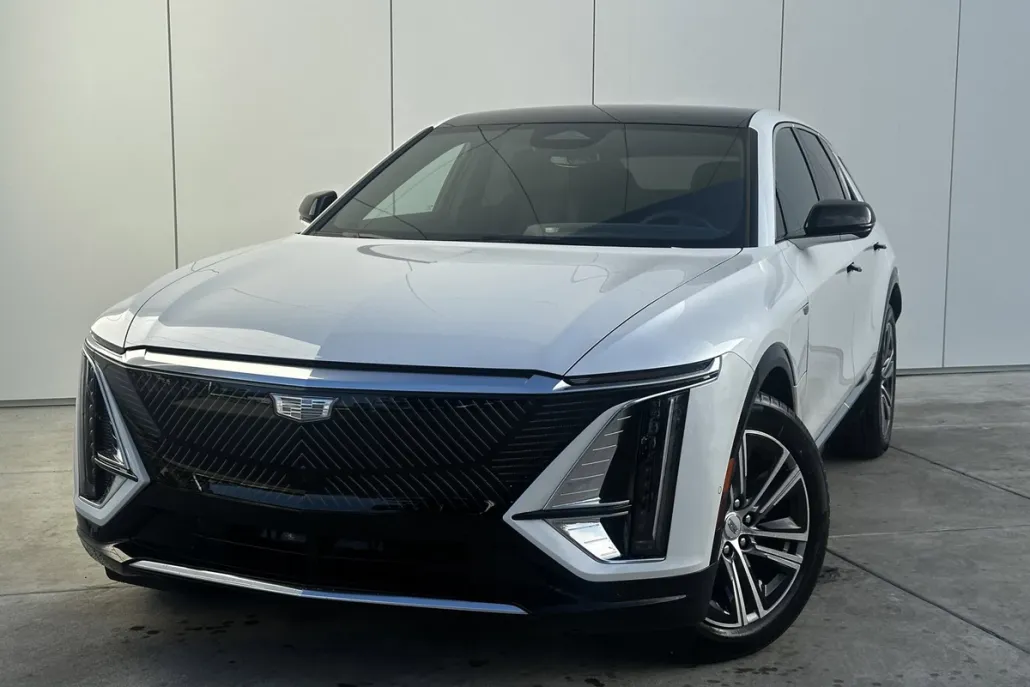2025 Cadillac Lyriq Luxury photo 1