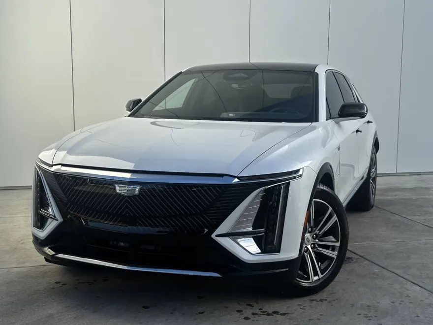 2025 Cadillac Lyriq Luxury photo 1