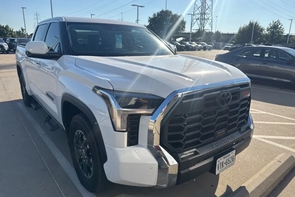 2024 Toyota Tundra SR5 photo 1