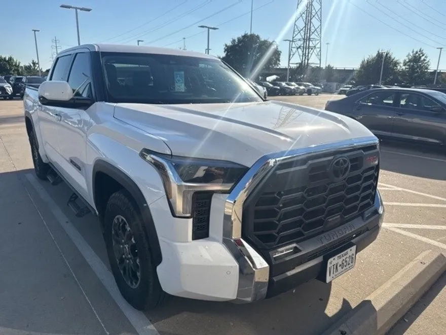 2024 Toyota Tundra SR5 photo 1