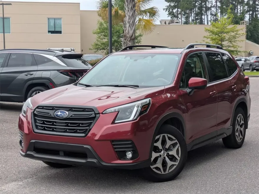 2024 Subaru Forester Premium photo 1
