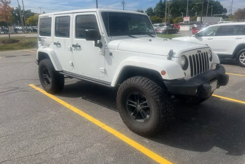 2017 Jeep Wrangler Unlimited Sahara photo 1