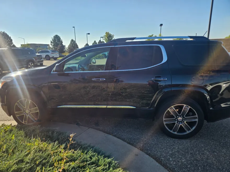 2017 Gmc Acadia Denali photo 1