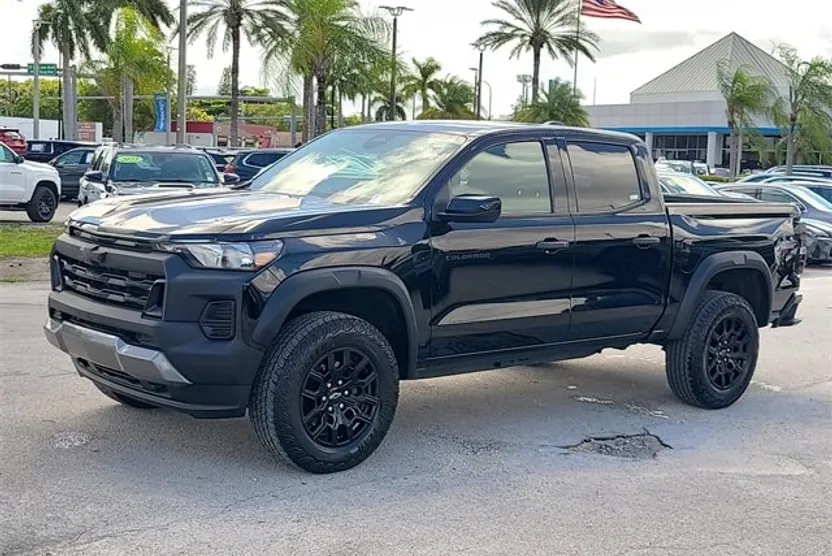 2023 Chevrolet Colorado Trail Boss photo 1