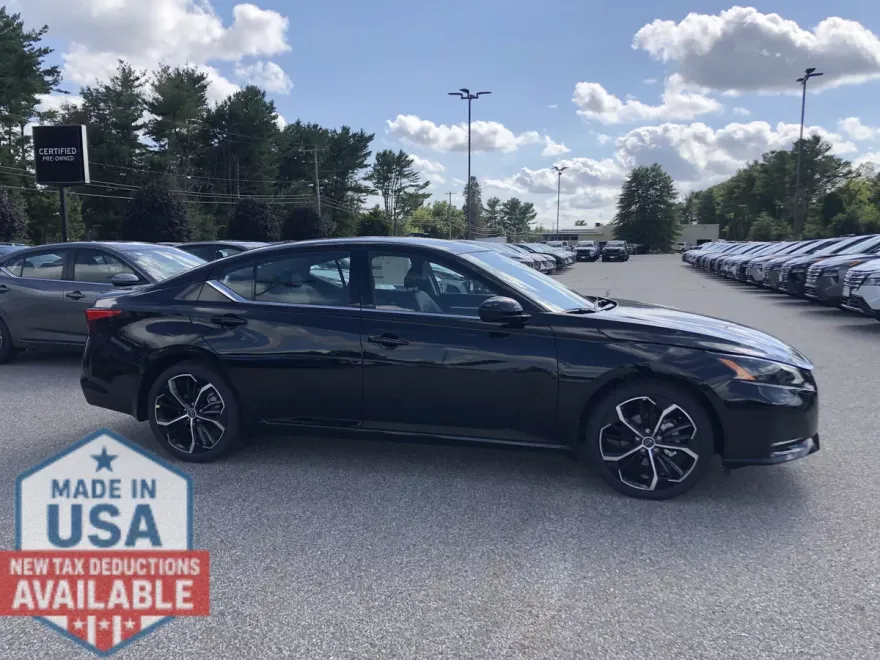2025 Nissan Altima SR photo 1