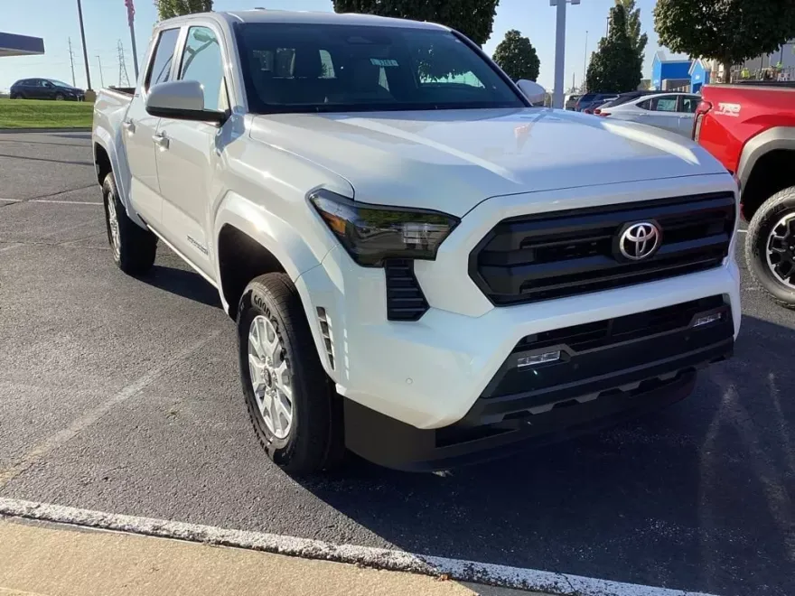 2025 Toyota Tacoma SR5 4x4 Double Cab photo 1
