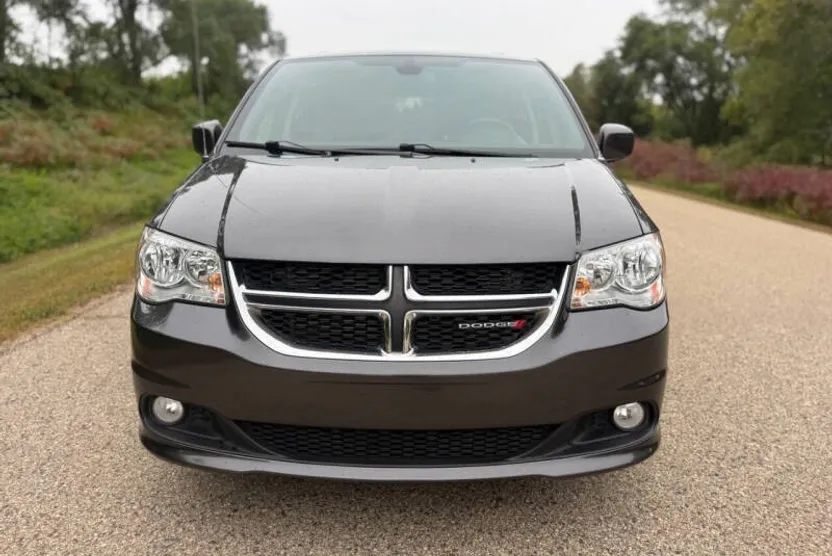 2019 Dodge Grand Caravan SXT photo 1