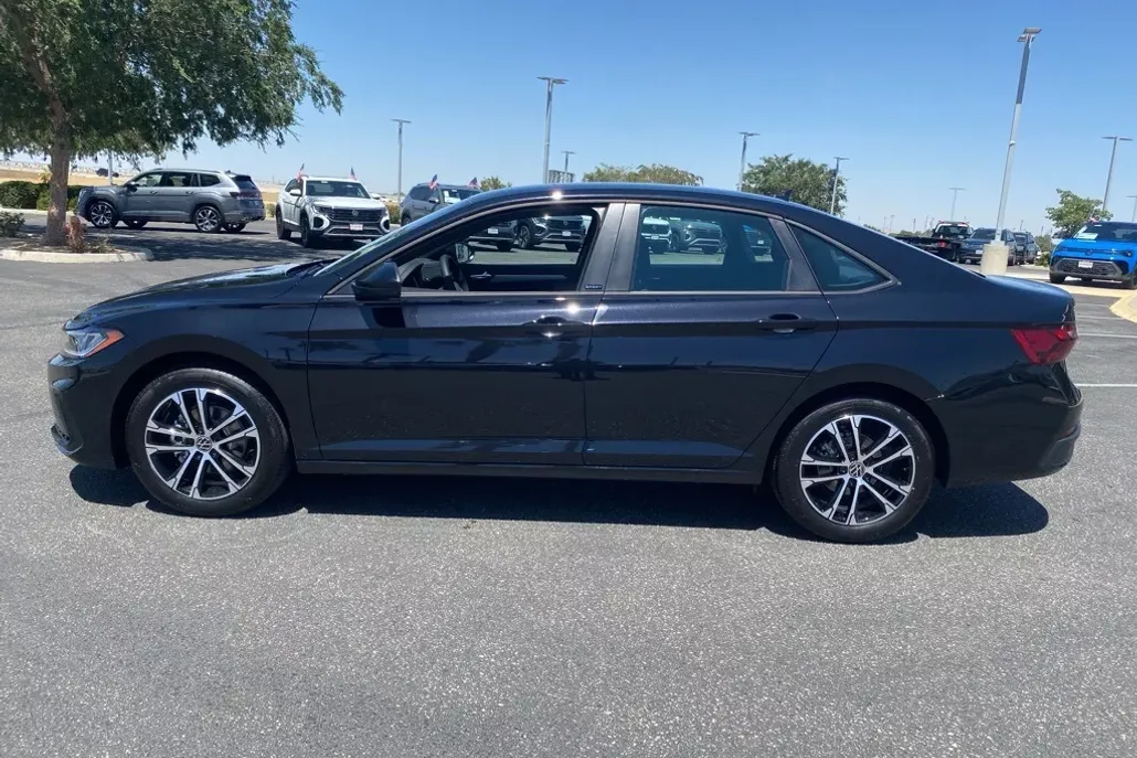 2025 Volkswagen Jetta 1.5T Sport photo 1
