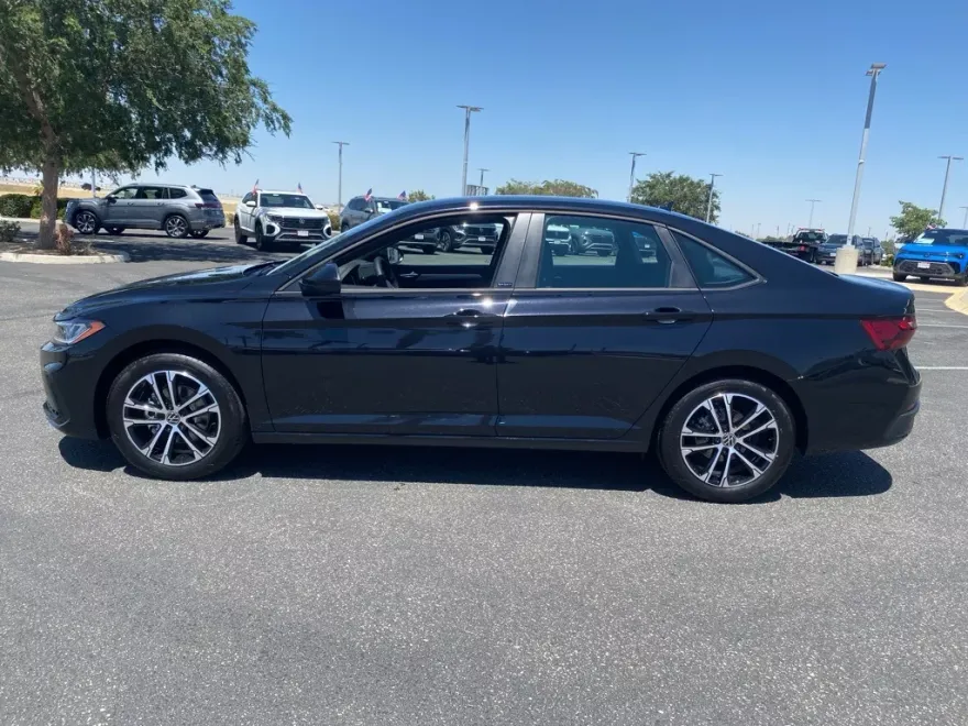2025 Volkswagen Jetta 1.5T Sport photo 1