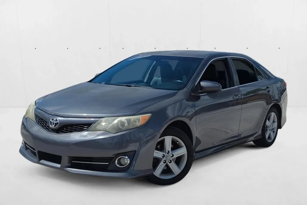 2012 Toyota Camry SE photo 1