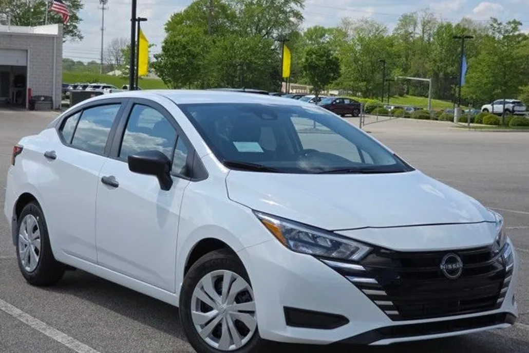 2025 Nissan Versa S photo 1