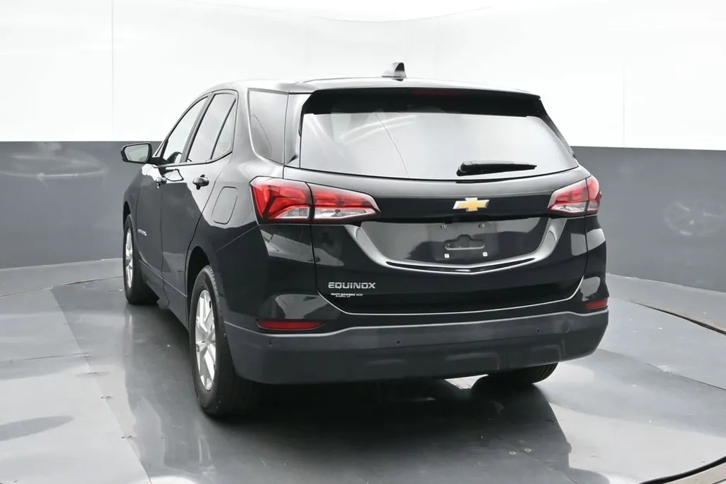 2023 Chevrolet Equinox LS photo 1
