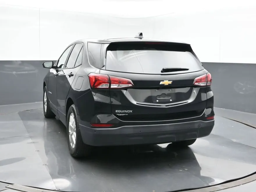 2023 Chevrolet Equinox LS photo 1