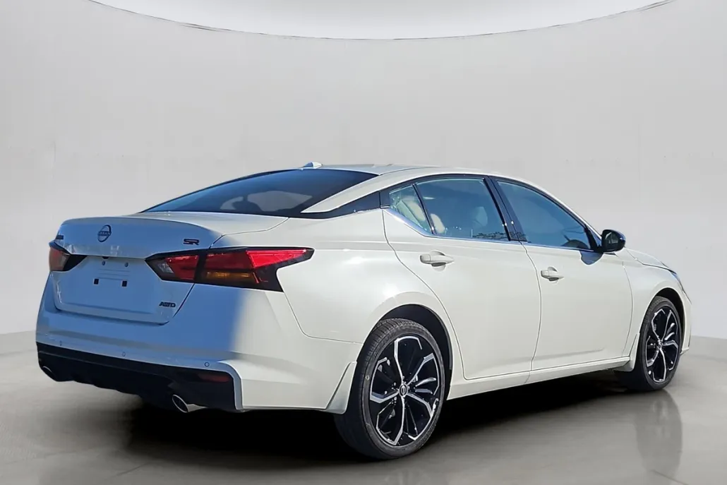 2025 Nissan Altima SR photo 1