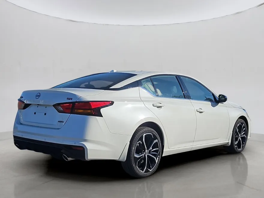 2025 Nissan Altima SR photo 1
