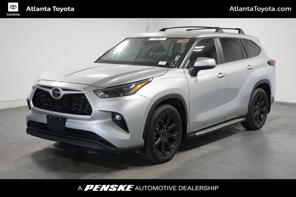 2024 Toyota Highlander LE photo 1