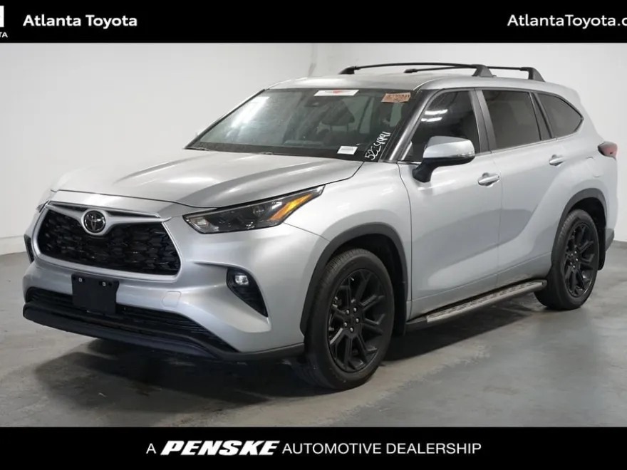 2024 Toyota Highlander LE photo 1