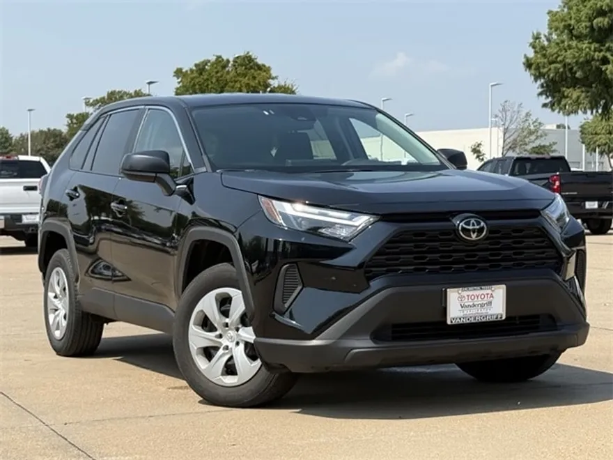 2024 Toyota RAV4 LE photo 1