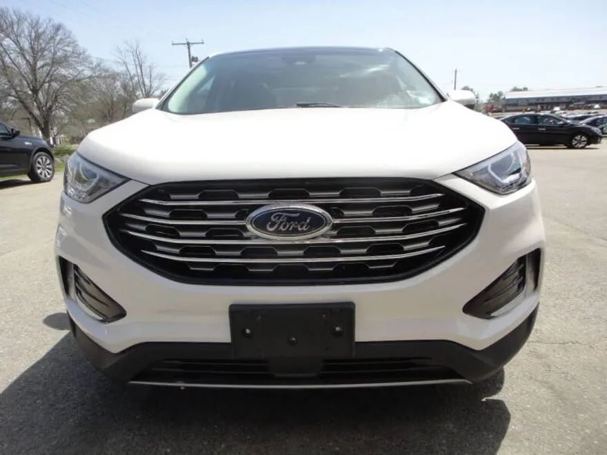 2019 Ford Edge SEL photo 1