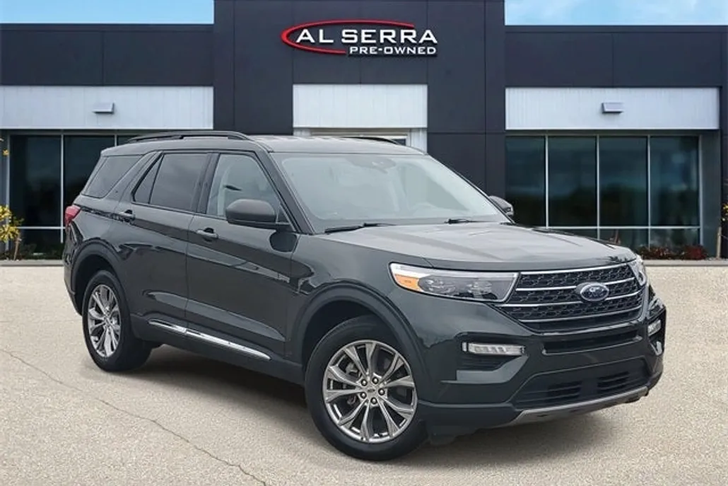 2022 Ford Explorer XLT photo 1