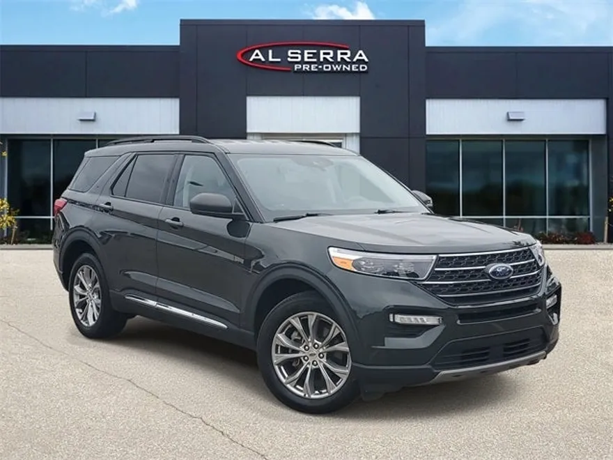 2022 Ford Explorer XLT photo 1