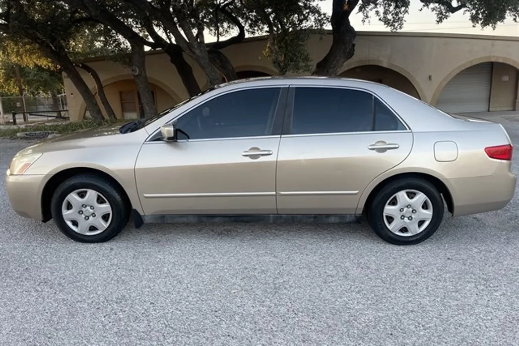 2005 Honda Accord LX photo 1