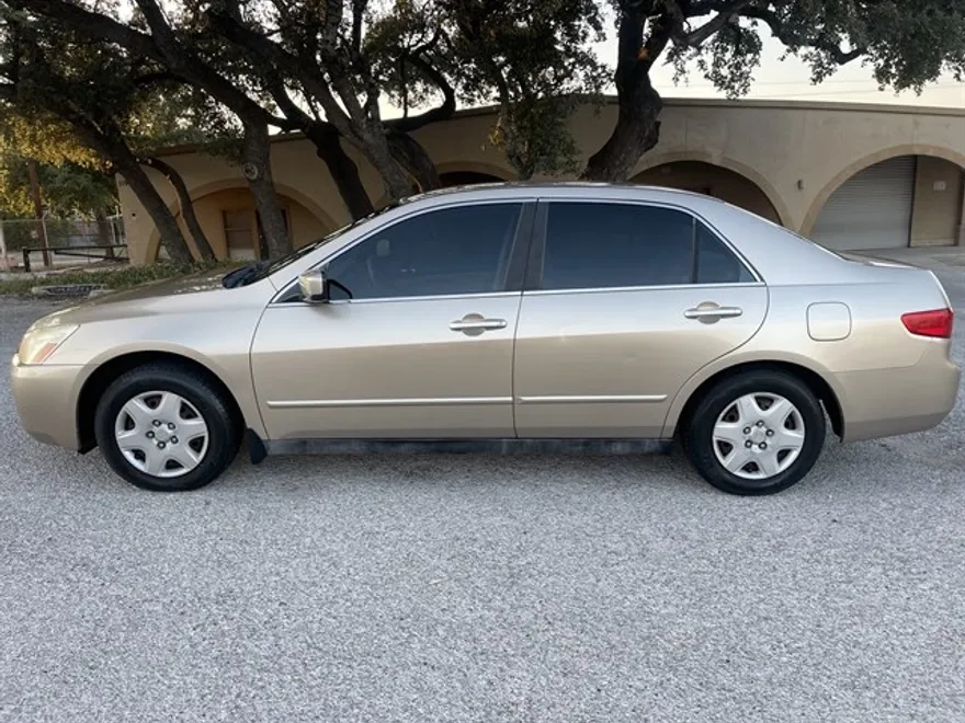 2005 Honda Accord LX photo 1