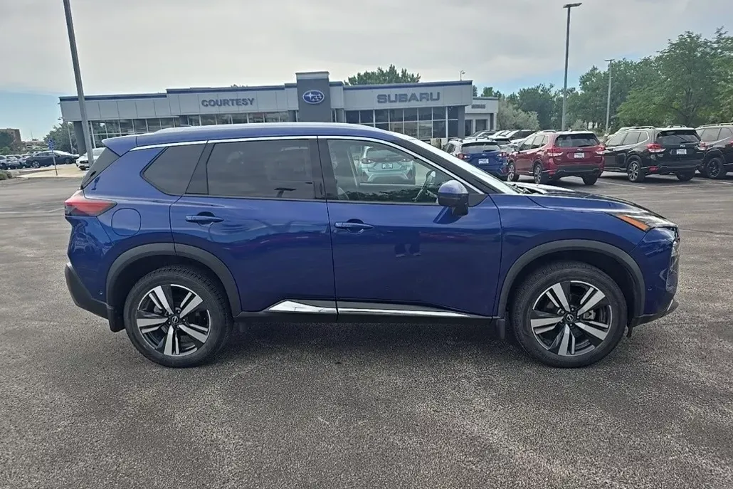 2022 Nissan Rogue SL photo 1
