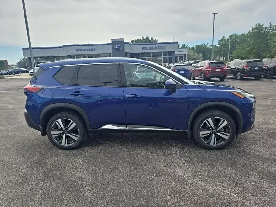 2022 Nissan Rogue SL photo 1