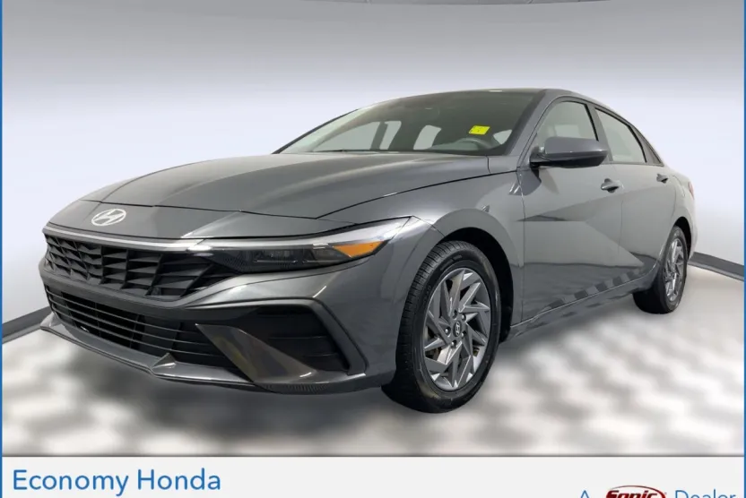 2024 Hyundai Elantra SEL photo 1