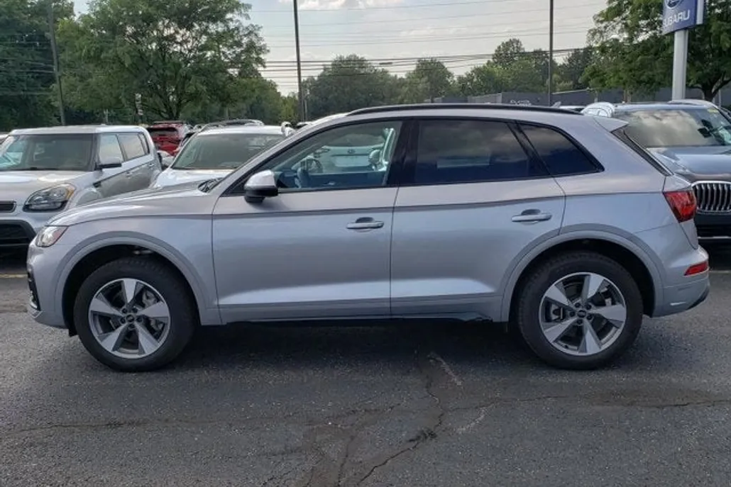 2025 Audi Q5 Premium 40 TFSI photo 1