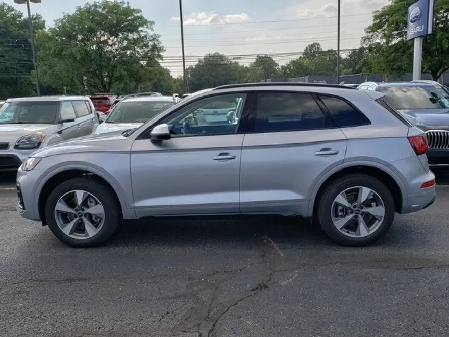 2025 Audi Q5 Premium 40 TFSI photo 1