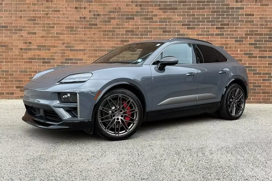 2025 Porsche Macan Electric Turbo photo 1