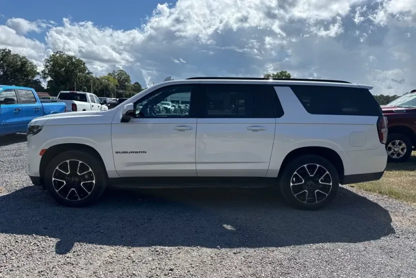 2021 Chevrolet Suburban RST photo 1