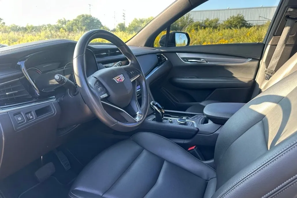 2023 Cadillac XT6 Luxury photo 1