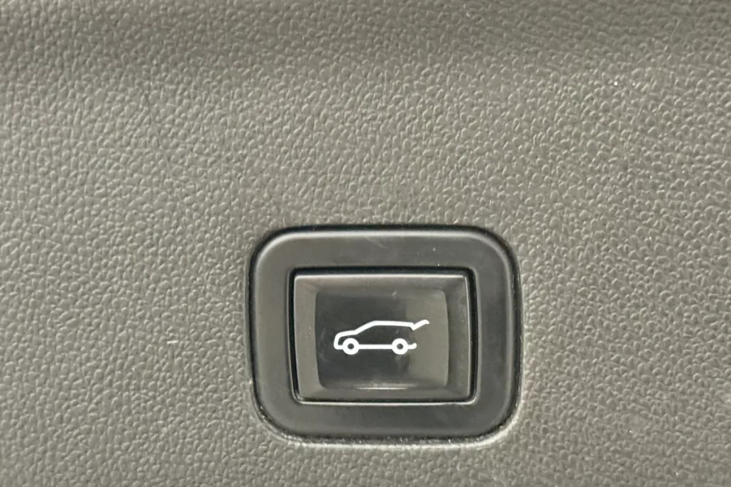 2022 Chevrolet Tahoe LT photo 1