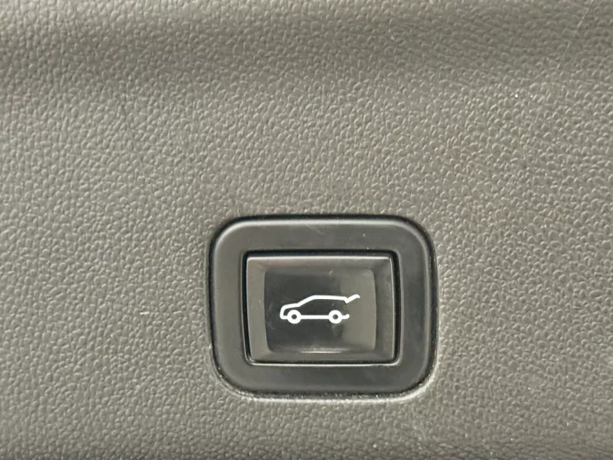 2022 Chevrolet Tahoe LT photo 1