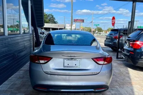 2016 Chrysler 200 Limited photo 3