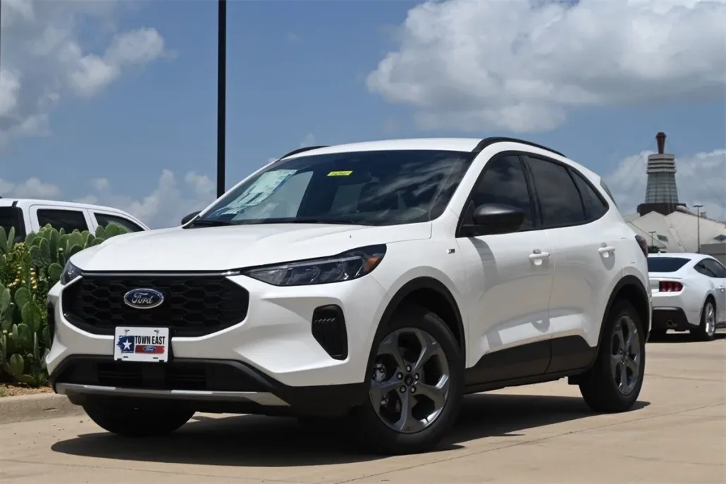 2025 Ford Escape ST-Line photo 1