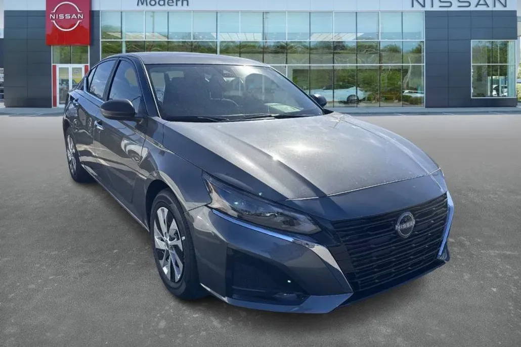 2025 Nissan Altima S photo 1