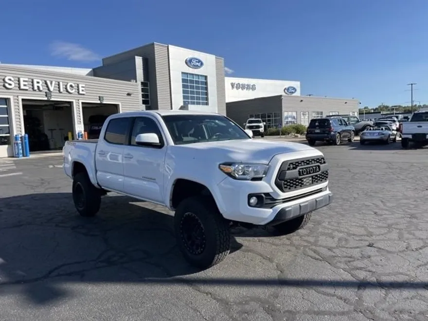 2018 Toyota Tacoma SR5 V6 photo 1