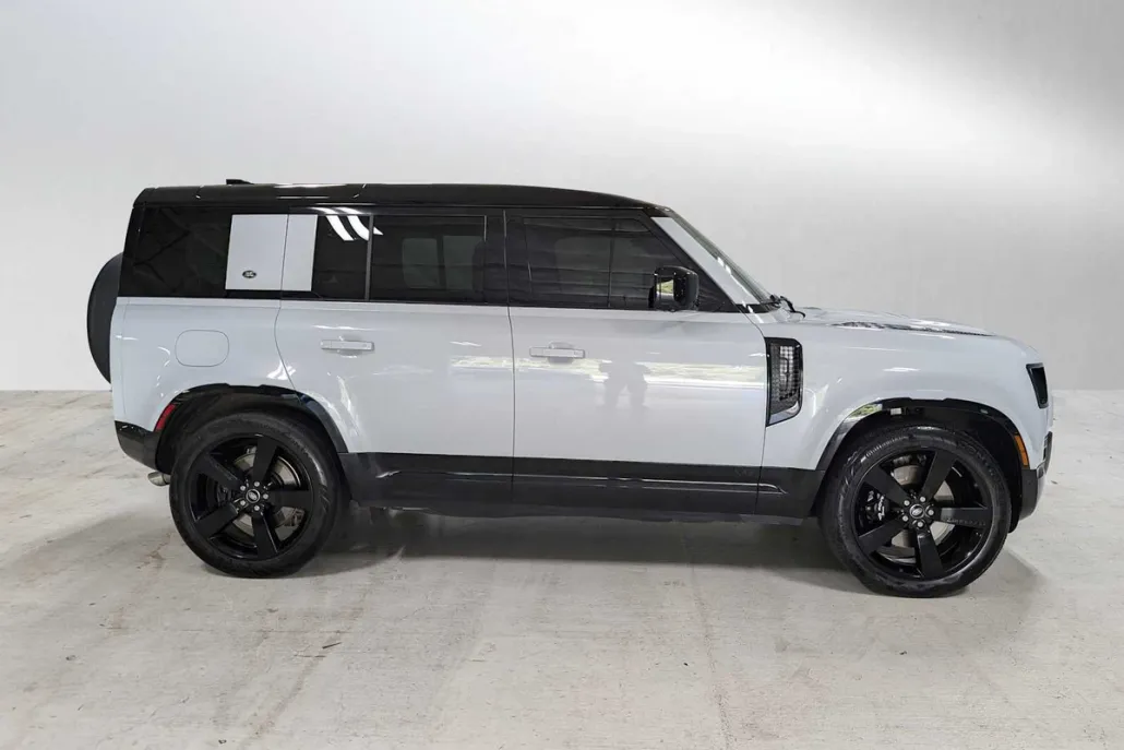 2023 Land Rover Defender V8 photo 1