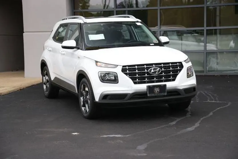 2025 Hyundai Venue SEL photo 1