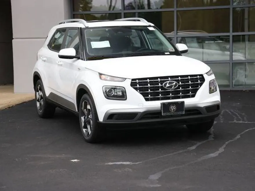2025 Hyundai Venue SEL photo 1