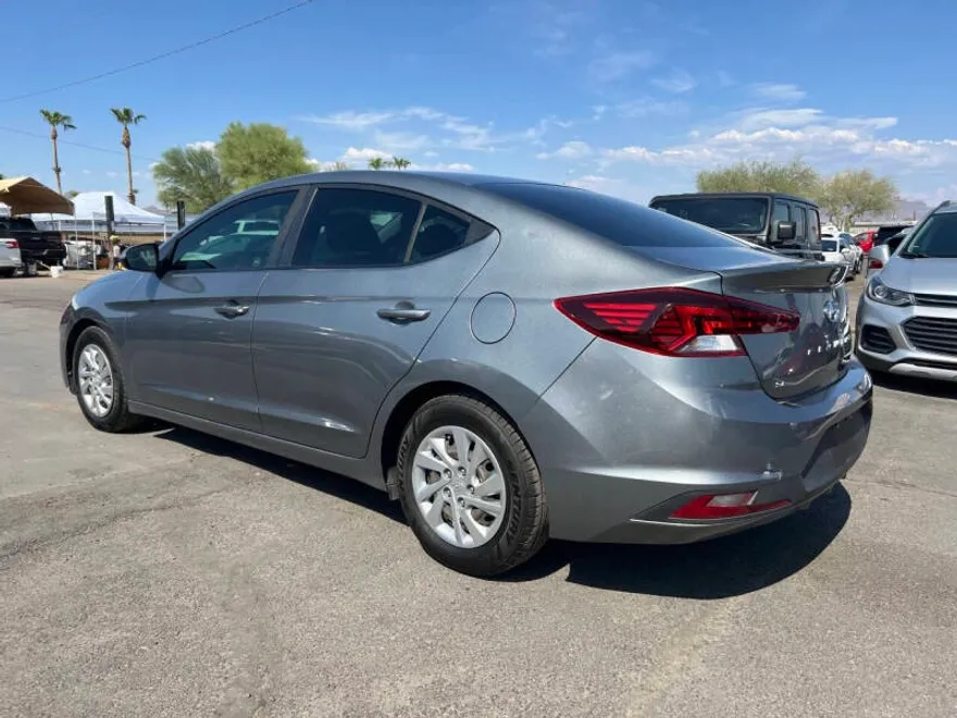 2019 Hyundai Elantra SE photo 1