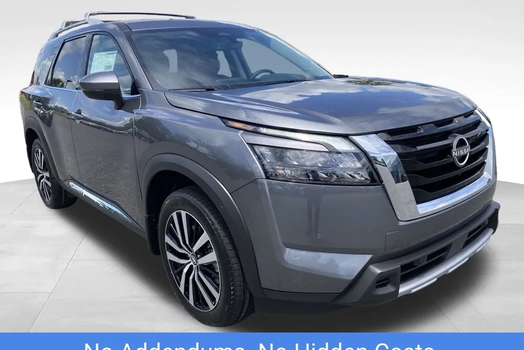 2025 Nissan Pathfinder Platinum photo 1