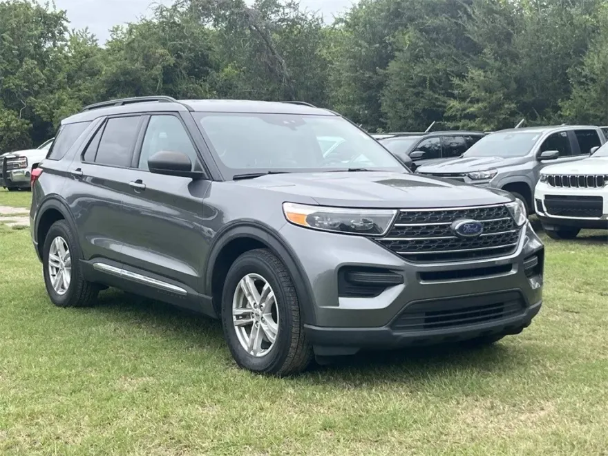2022 Ford Explorer XLT photo 1
