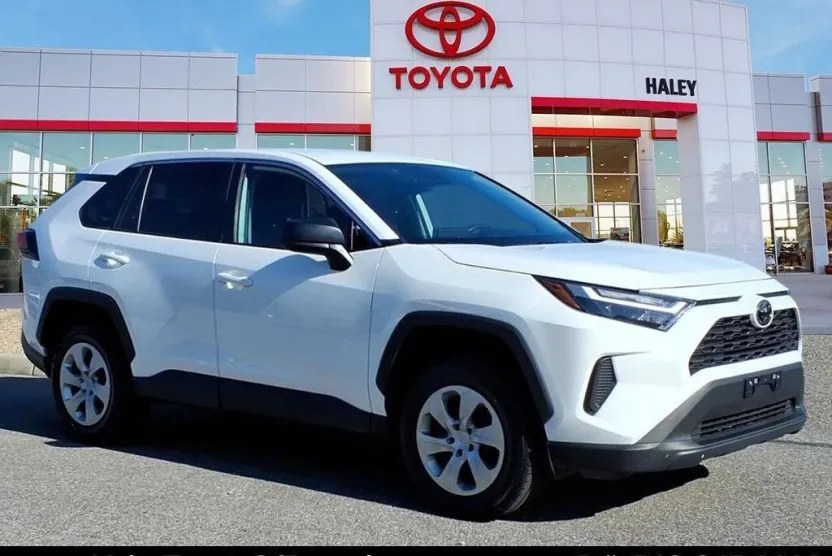 2024 Toyota RAV4 LE photo 1