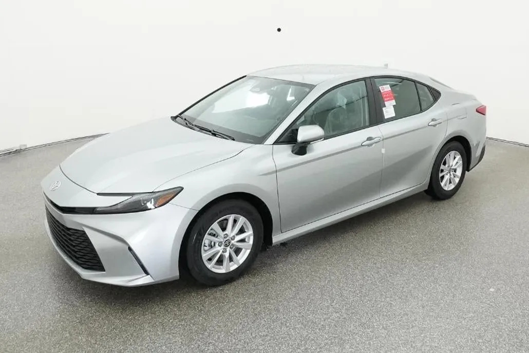 2026 Toyota Camry LE photo 1